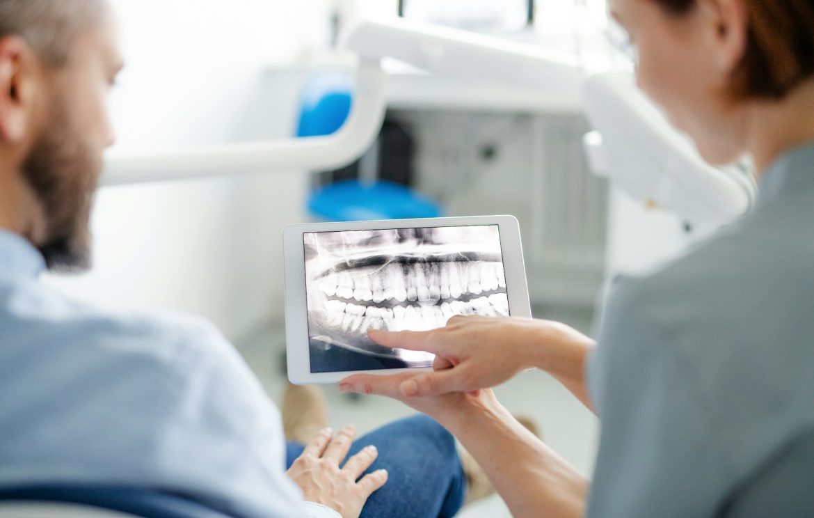 Periodontitas ir širdies ligos – ryšys, apie kurį daugelis gydytojų nepasakoja